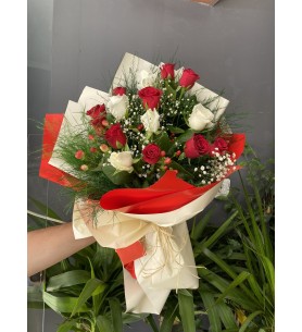 15 Adet Kırmız Beyaz Gül Buketi