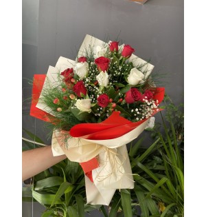 15 Adet Kırmız Beyaz Gül Buketi