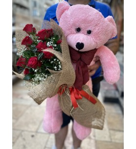 Gül Tutan Pembe Ayıcık