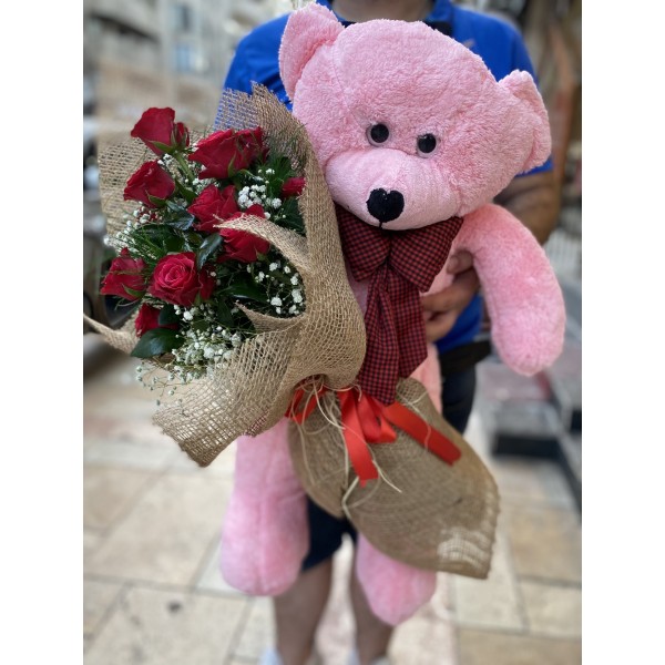 Gül Tutan Pembe Ayıcık